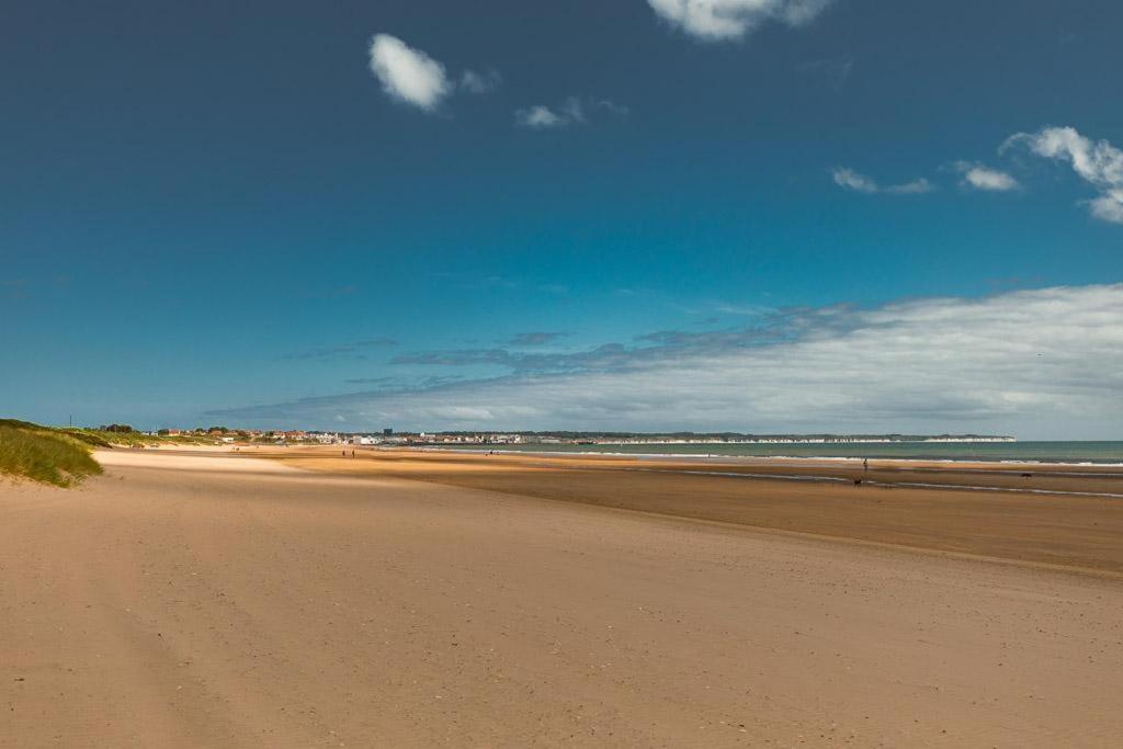 Beachfront Apartment - Ground Floor Apartment With Sea Views, Next To The Beach, Bridlington, North Yorkshire Bessingby المظهر الخارجي الصورة