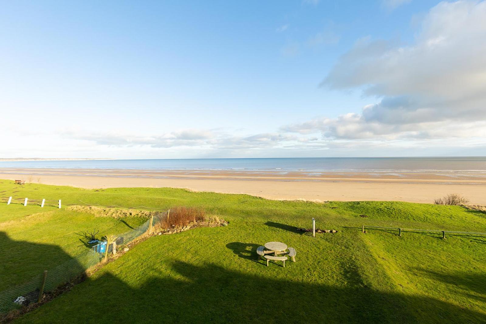 Beachfront Apartment - Ground Floor Apartment With Sea Views, Next To The Beach, Bridlington, North Yorkshire Bessingby المظهر الخارجي الصورة