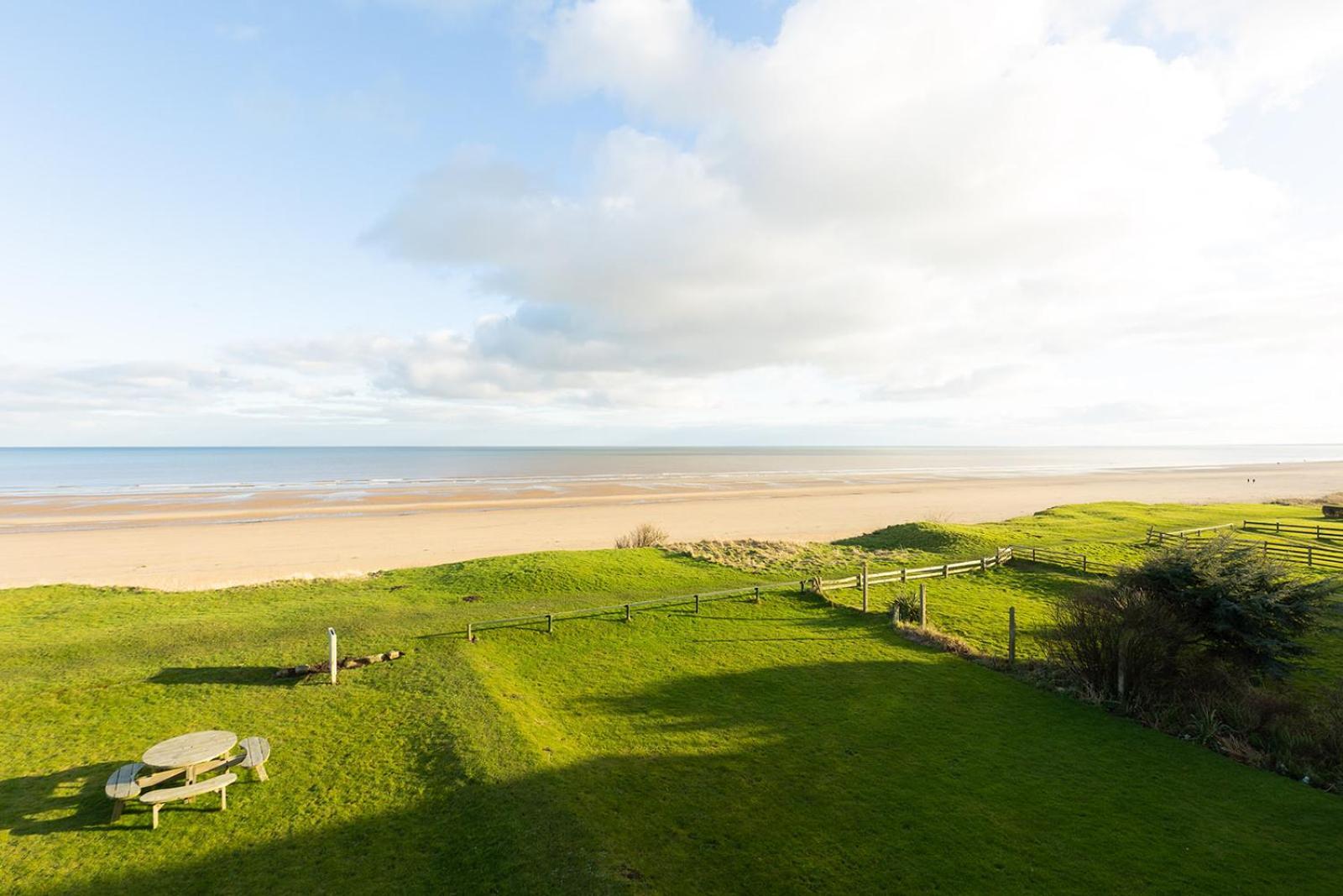Beachfront Apartment - Ground Floor Apartment With Sea Views, Next To The Beach, Bridlington, North Yorkshire Bessingby المظهر الخارجي الصورة