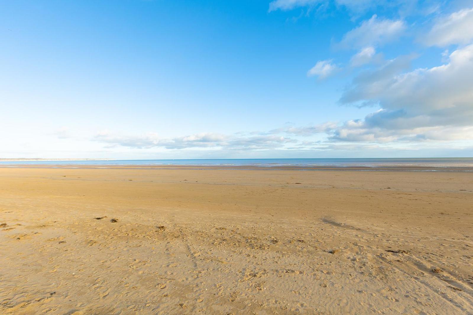 Beachfront Apartment - Ground Floor Apartment With Sea Views, Next To The Beach, Bridlington, North Yorkshire Bessingby المظهر الخارجي الصورة