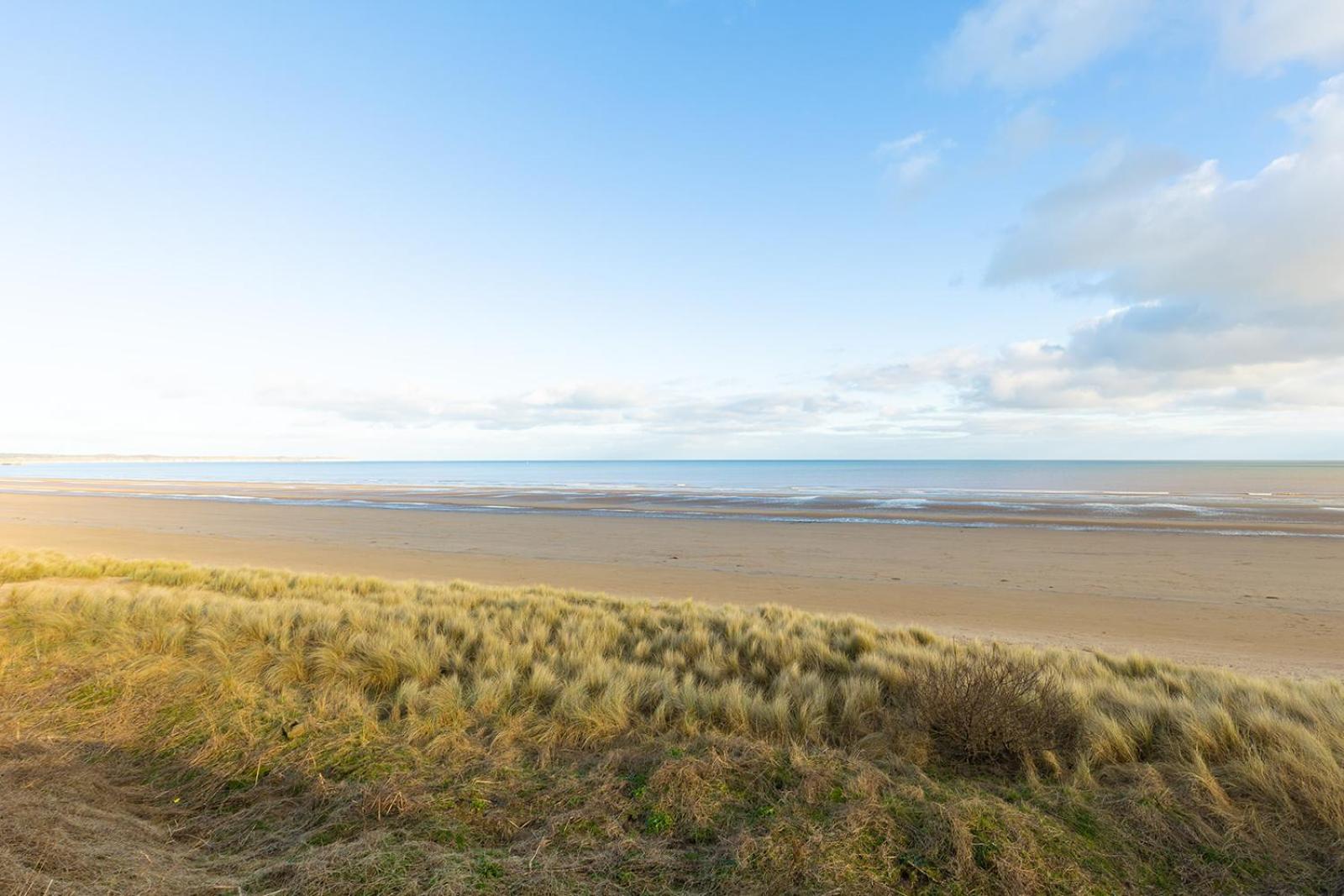 Beachfront Apartment - Ground Floor Apartment With Sea Views, Next To The Beach, Bridlington, North Yorkshire Bessingby المظهر الخارجي الصورة