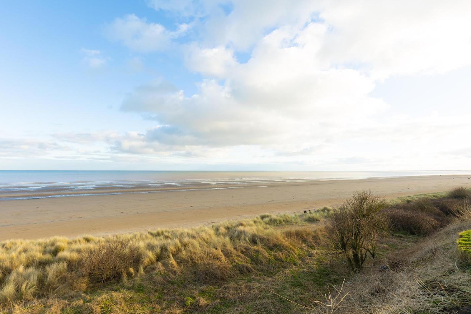 Beachfront Apartment - Ground Floor Apartment With Sea Views, Next To The Beach, Bridlington, North Yorkshire Bessingby المظهر الخارجي الصورة
