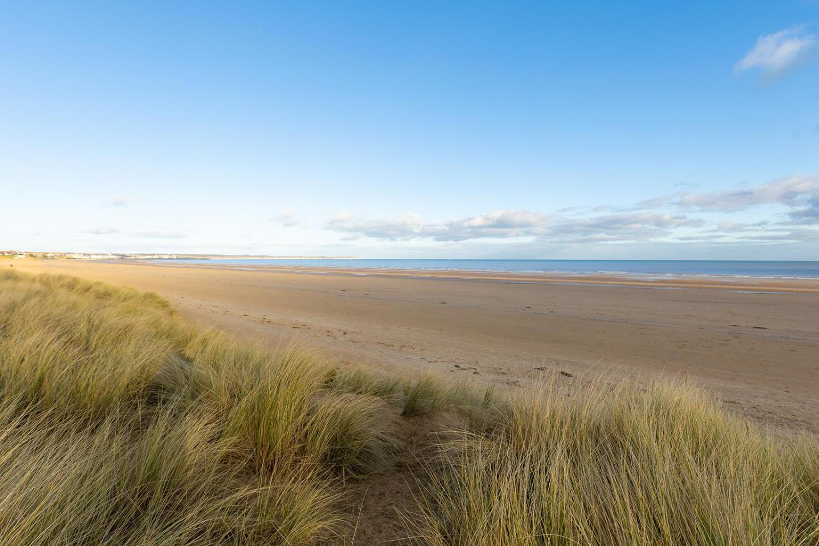 Beachfront Apartment - Ground Floor Apartment With Sea Views, Next To The Beach, Bridlington, North Yorkshire Bessingby المظهر الخارجي الصورة