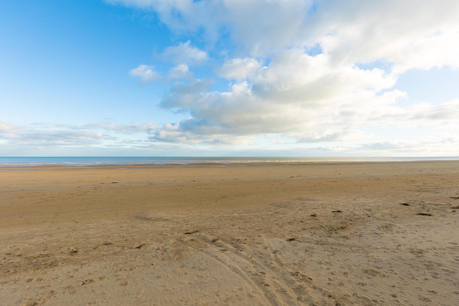 Beachfront Apartment - Ground Floor Apartment With Sea Views, Next To The Beach, Bridlington, North Yorkshire Bessingby المظهر الخارجي الصورة