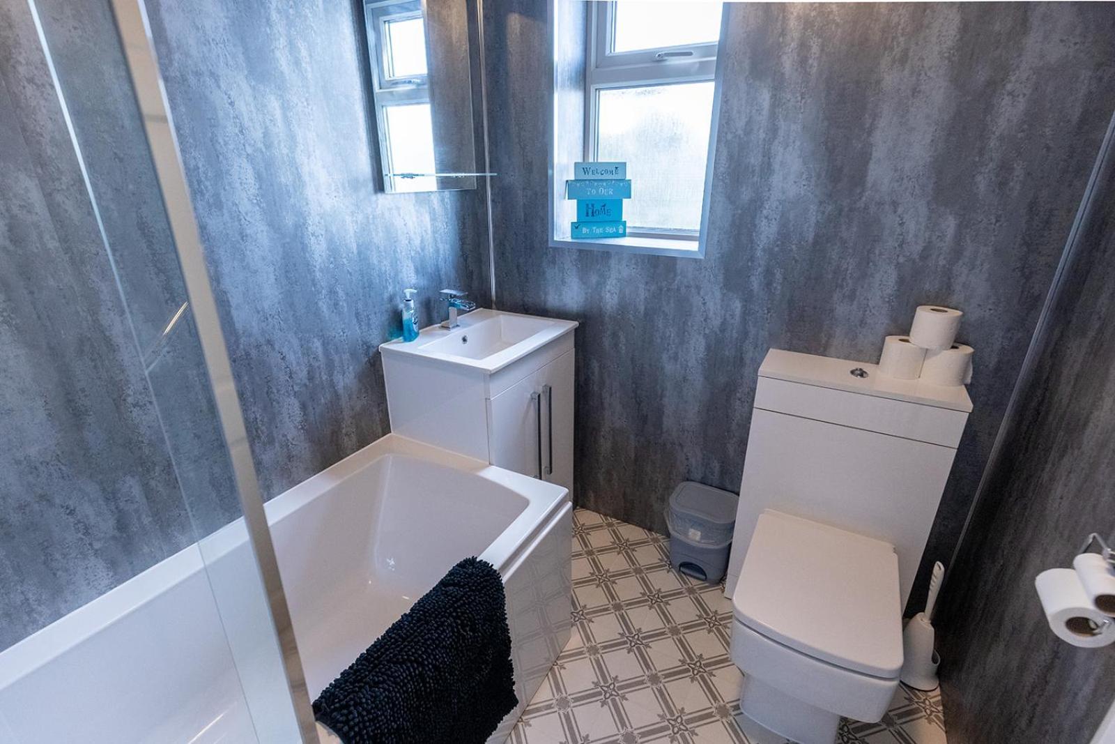 Beachfront Apartment - Ground Floor Apartment With Sea Views, Next To The Beach, Bridlington, North Yorkshire Bessingby المظهر الخارجي الصورة