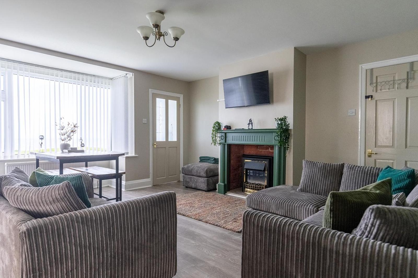 Beachfront Apartment - Ground Floor Apartment With Sea Views, Next To The Beach, Bridlington, North Yorkshire Bessingby المظهر الخارجي الصورة